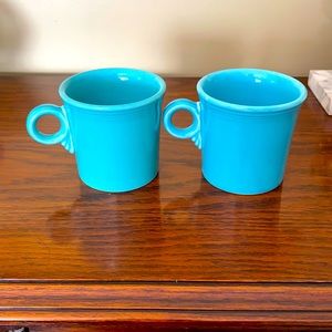 Set of 2 turquoise Fiestas coffee mugs with ring handle